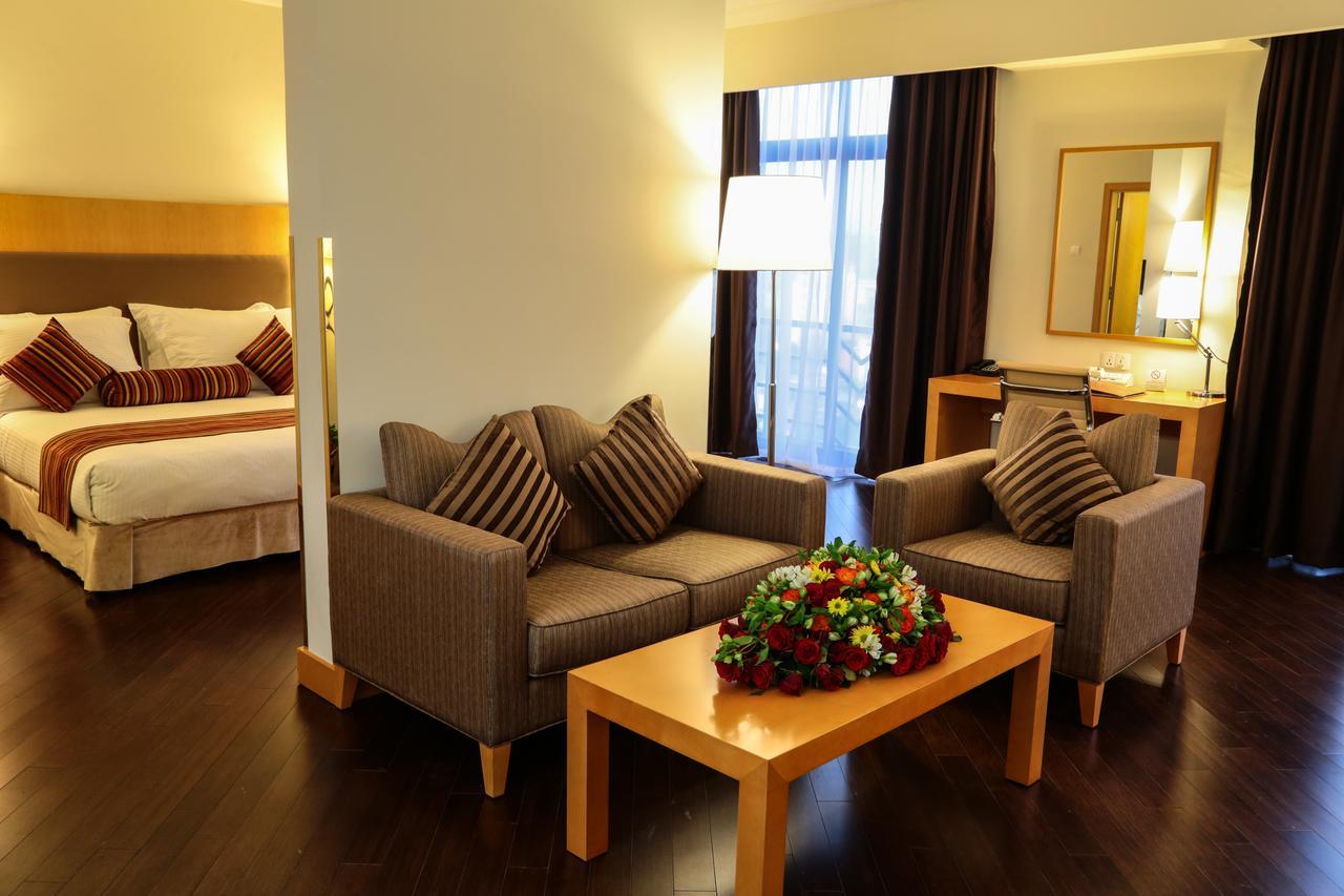 Ramada Addis, Addis Ababa Hotel Екстериор снимка