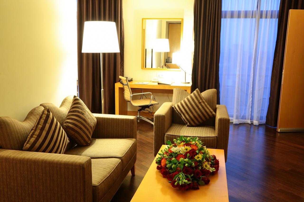 Ramada Addis, Addis Ababa Hotel Екстериор снимка